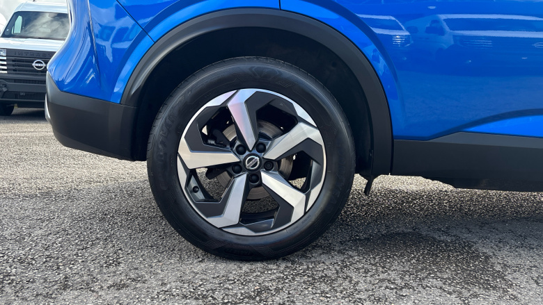 Nissan Qashqai 1.3 DiG-T MH N-Connecta 5dr Petrol Hatchback